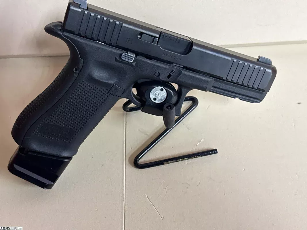 “Used” Glock 22 Gen 5 .40 Cal from Quik Pawn Shop near Birmingham, AL